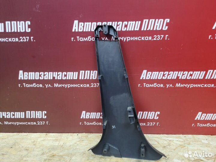Обшивка средней стойки правая Renault Logan