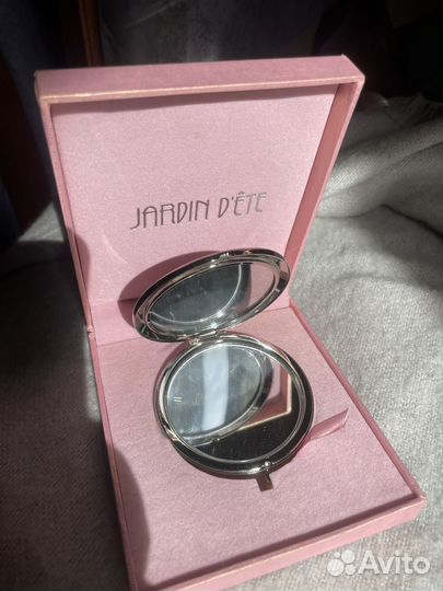 Зеркальце в стразах в подарочной упаковке