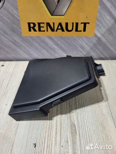 Крышка блока предохранителей Renault kangoo