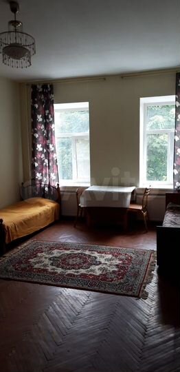 Комната 25 м² в 5-к., 2/5 эт.