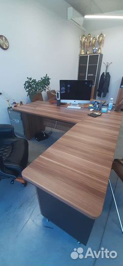 Стол руководителя офисный письменный в кабинет
