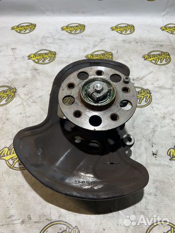 Кулак поворотный левый Mercedes W204