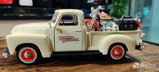 Модель авто Chevrolet и мото Harley Davidson