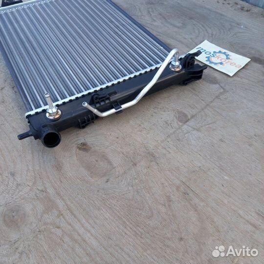 Радиатор охлаждения двигателя Hyundai Solaris АКПП