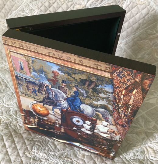 Шкатулка сувенирная