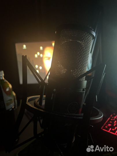 Студийный микрофон AKG P220