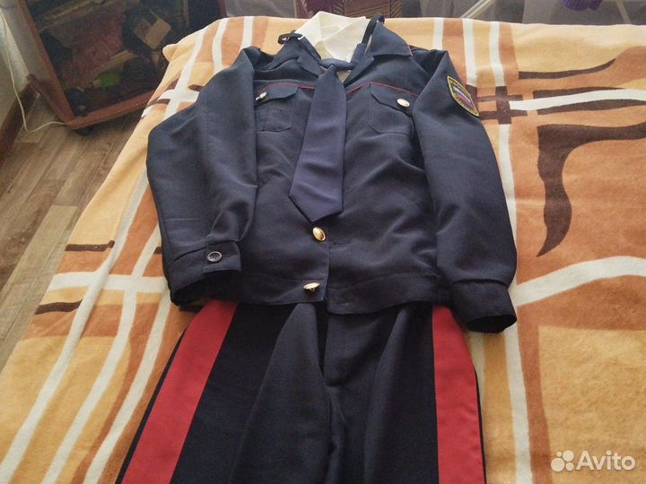 Отдам за тортик. Р- 44-46 состояние хорошее