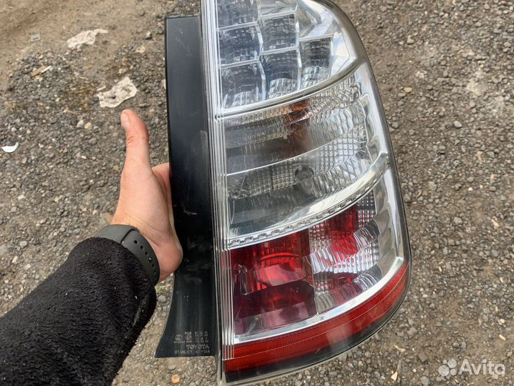 Фара toyota prius 20