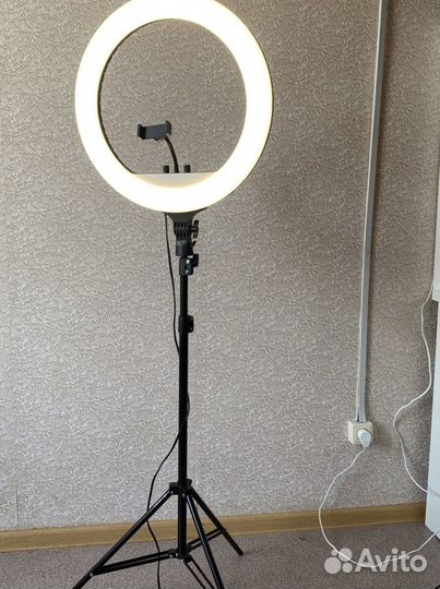 Профессиональная кольцевая лампа со штативом