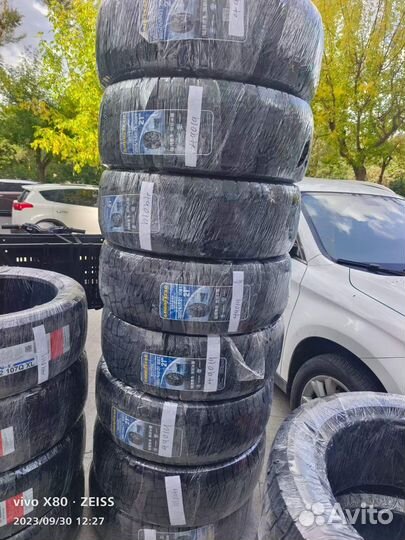 Goodyear UltraGrip 265/45 R21