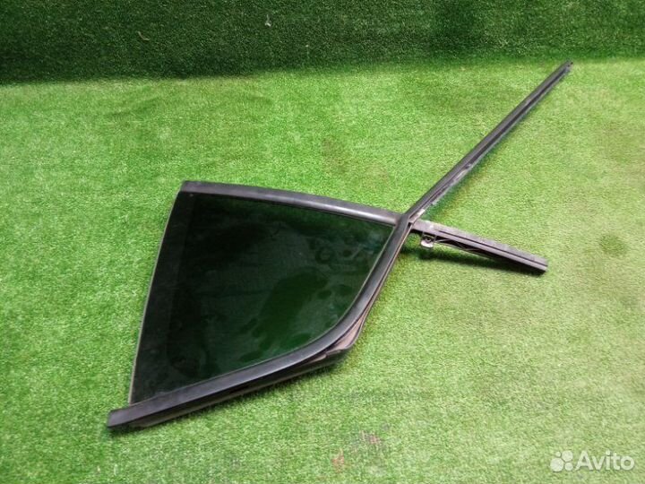 Стекло двери (форточка) заднее правое Skoda