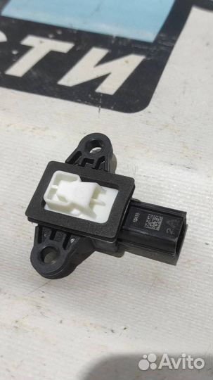 Датчик удара в двери передней правой Ford Mustang