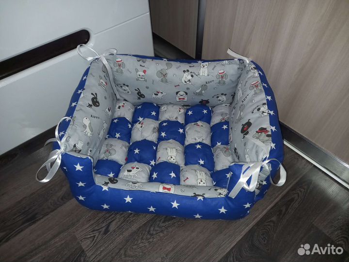 Лежанка для мелких собак и кошек