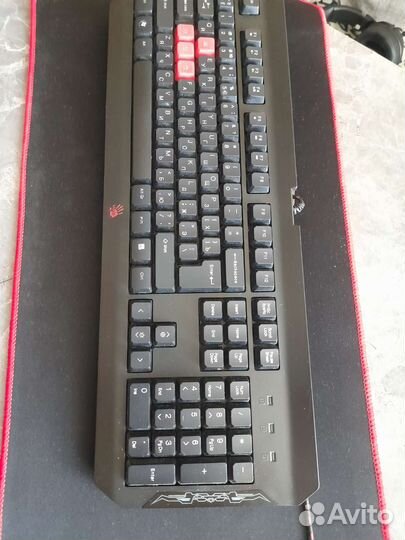 Игровая клавиатура, мышь и коврик