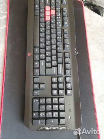 Игровая клавиатура, мышь и коврик