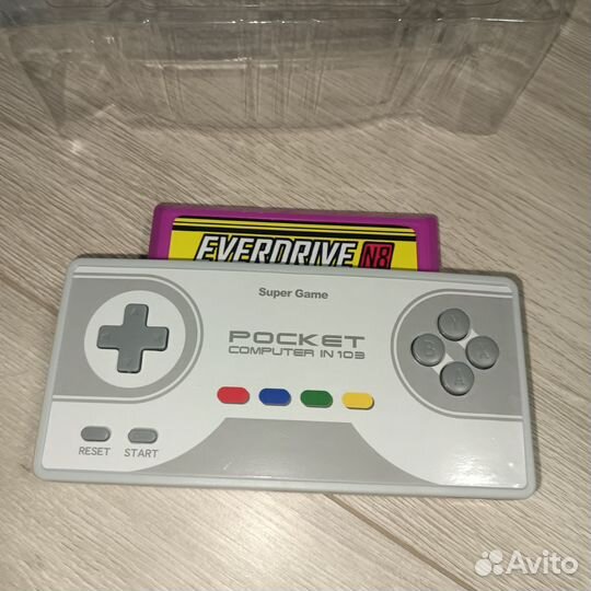 Портативная консоль для кариков Dendy Famicom