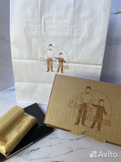 Штамп с логотипом для брендирования упаковки