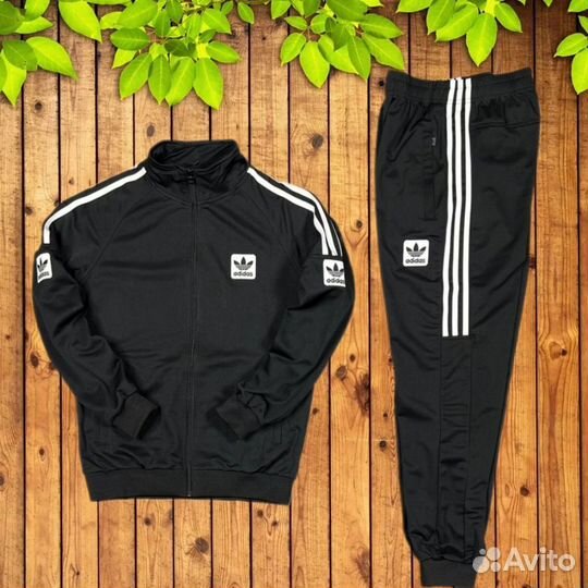 Спортивный костюм adidas