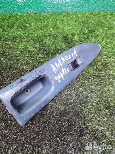 Накладка блока стеклоподъемника Toyota Avensis