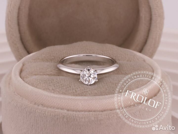 Золотое кольцо с бриллиантом