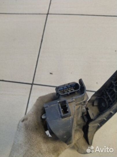 Педаль газа Volkswagen Passat B7 caxa 2012