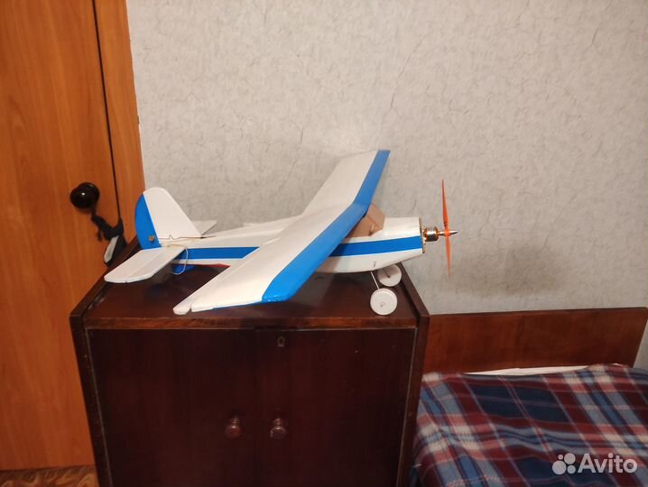 Радиоуправляемый самолет с электродвигателем