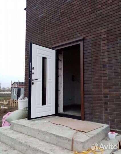 Дверь входная со стеклопакетом