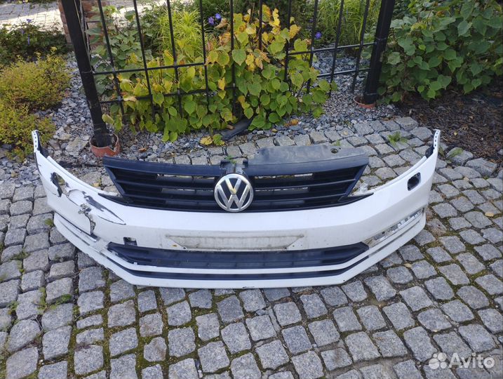 Передний бампер + решётка jetta 6 рест оригинал