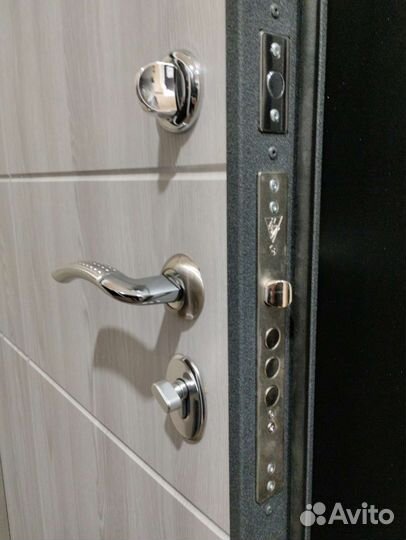 Дверь входная металлическая
