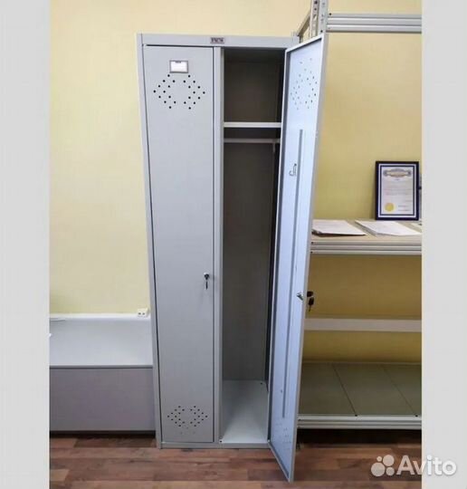 Шкаф металлический для рабочей одежды