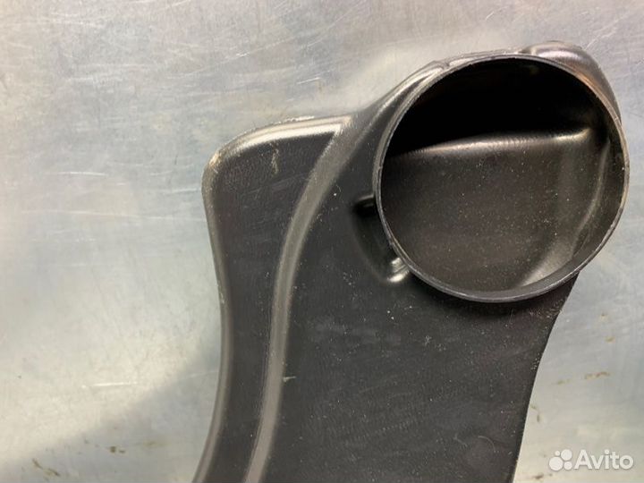 Воздуховод Volkswagen Touareg 2002-2010