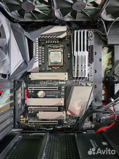 I9 9900k + z390 aorus master + 32gb gskill4400cl16