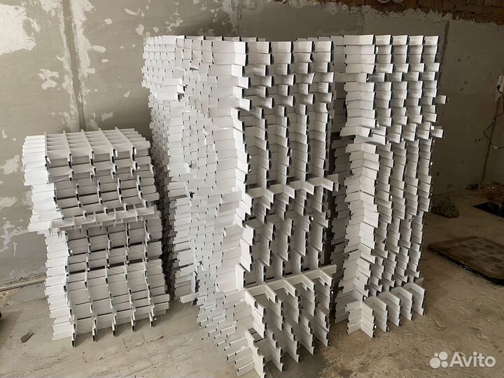 Потолок грильято белый 100х100 б/у