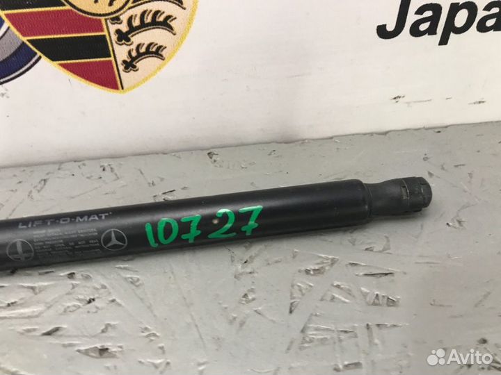 Амортизатор багажника задний Mercedes-Benz Viano