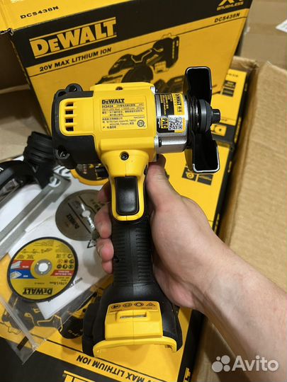 Мини ушм Dewalt DCS438