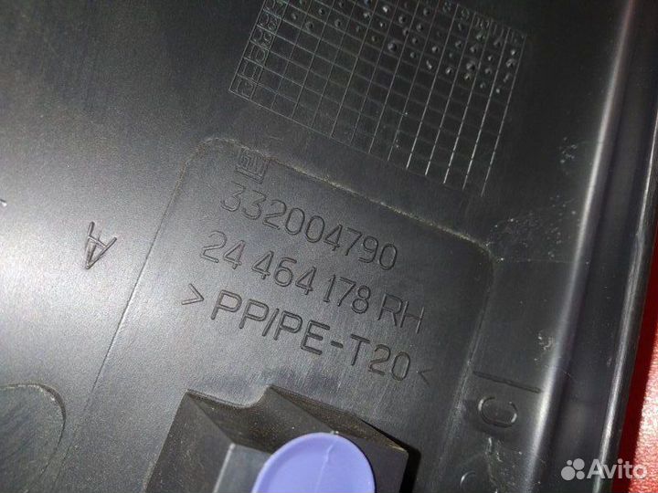 Обшивка двери багажника правая Opel Astra L48