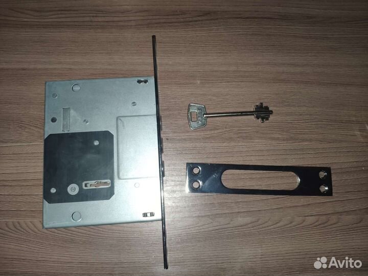 Замок дверной врезной