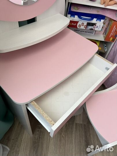 Детский туалетный столик