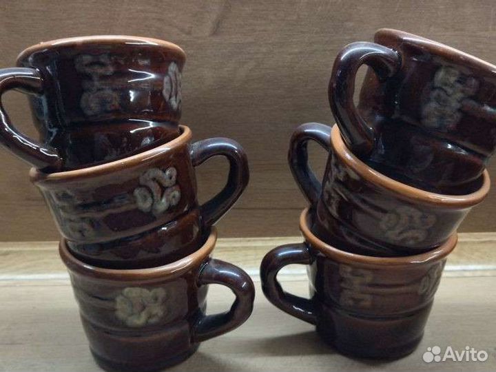 Чайные сервизы и чашки с блюдцами