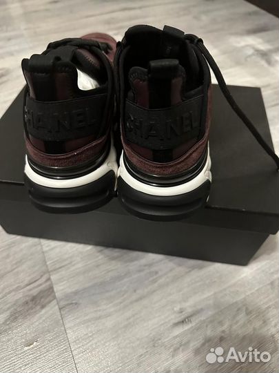 Кроссовки женские