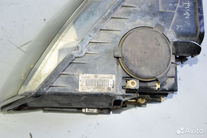 Фара передняя правая Volkswagen Touareg 1