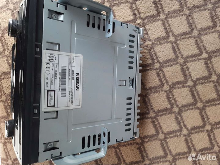 Штатная магнитола на ниссан жук С рамкой