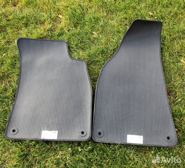 Комплект оригинальных передних ковриков audi A4