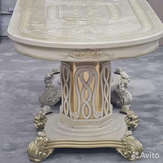 Столы и стулья