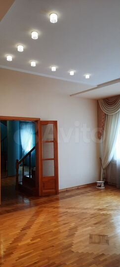 Дом 300 м² на участке 4 сот.