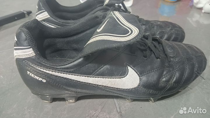 Футбольные бутсы nike