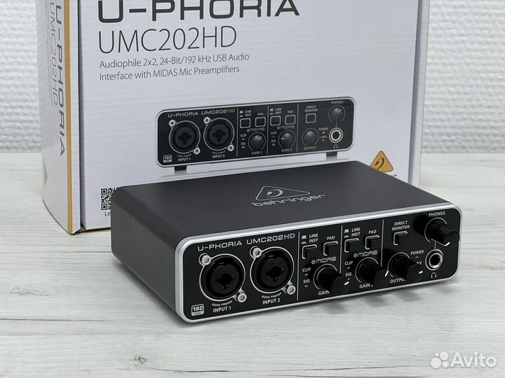 Внешняя звуковая карта Behringer U-Phoria UMC202HD
