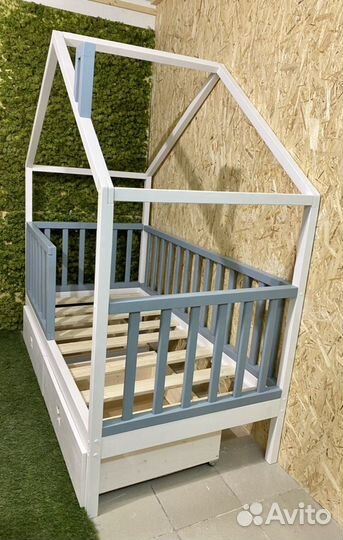 Детская кровать домик