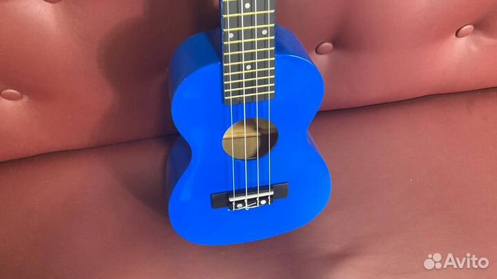 Укулеле синяя