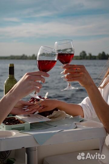 Аренда катера с капитаном.Прогулка по Волге